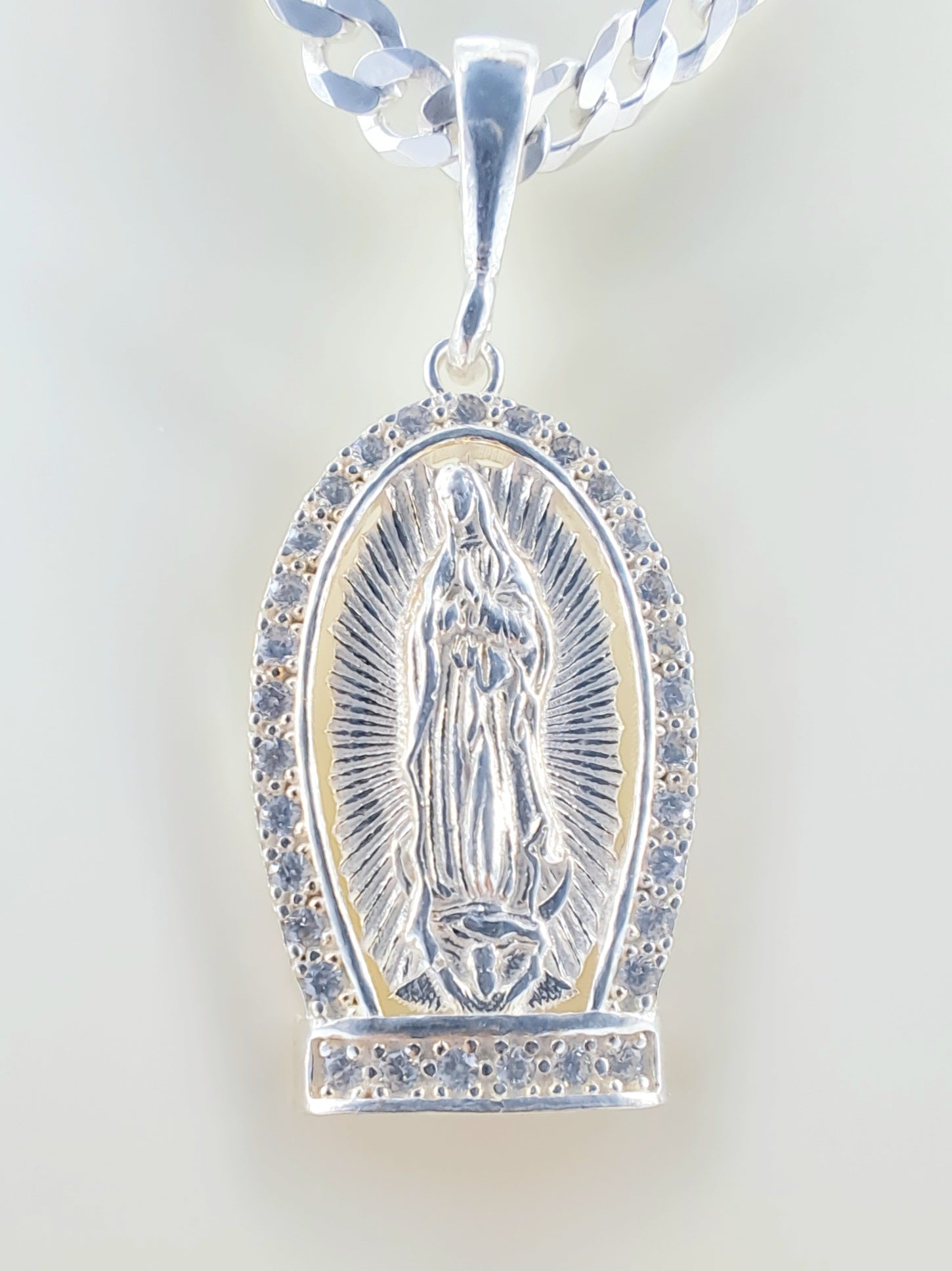 Medalla Guadalupe Circonio Blanca